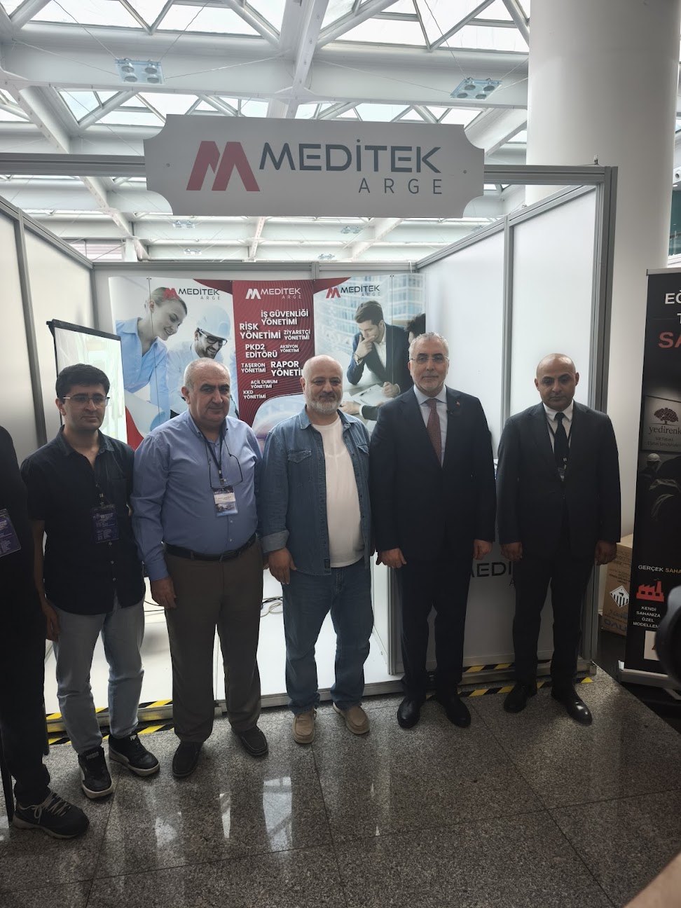 Çalışma ve Sosyal Güvenlik Bakanı Prof. Dr. Vedat Işıkhan'ın 10. Uluslararası İş Sağlığı ve Güvenliği Konferansı'nda Meditek ARGE standını ziyareti
