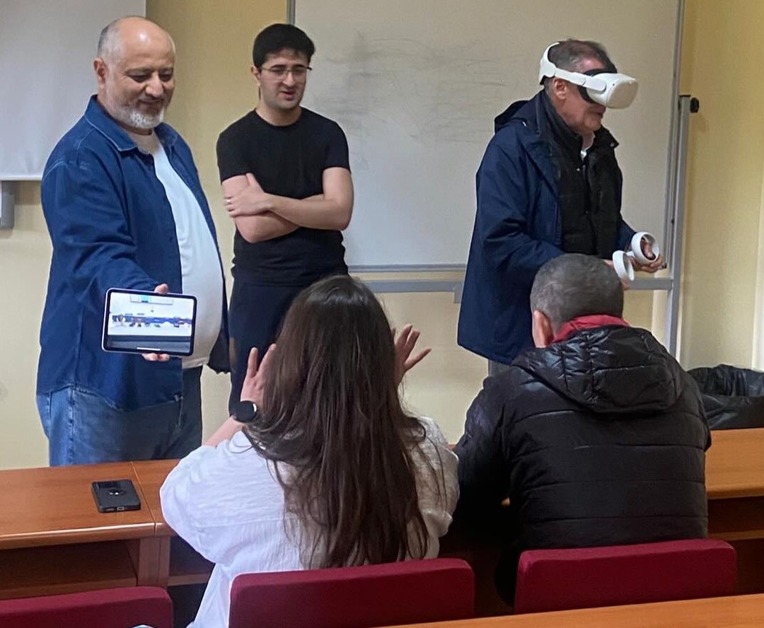 Maltepe Üniversitesi İSG Haftası etkinliğinde VR gözlükle sanal gerçeklik uygulaması deneyimi